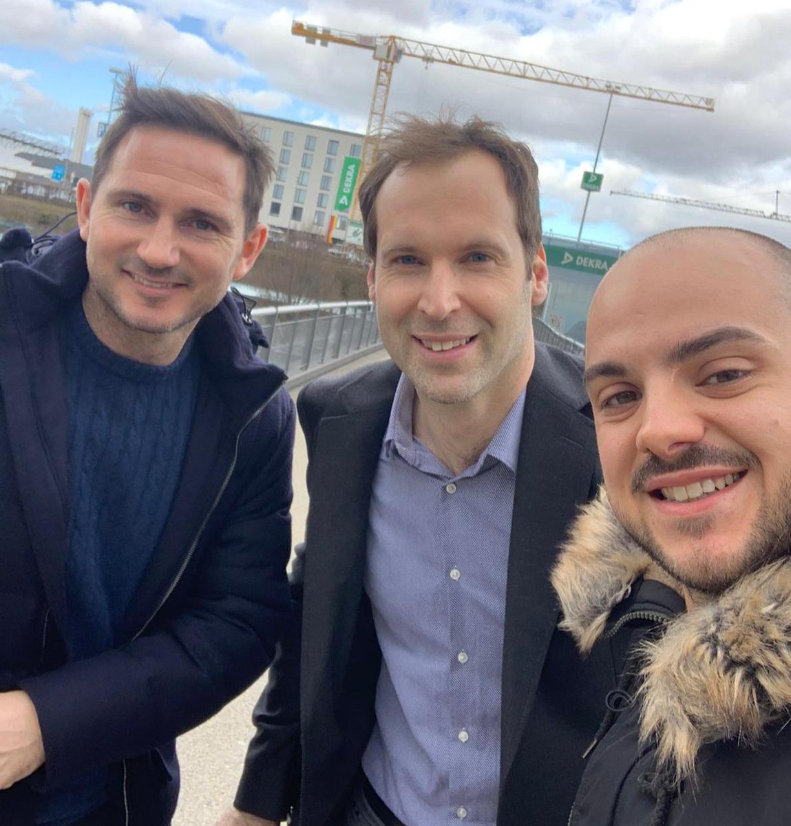 Leno_eSports's tweet image. 🤭 3 Legends in one picture 🔥

Our @FeelJuelz has just met the legendary Frank Lampard and Petr Cech at the airport in Stuttgart. Maybe they were on the road to our @Leno_eSports Gaming Room? 🤔😝

What do you think? #Lenoesports #FrankLampard #PetrCech