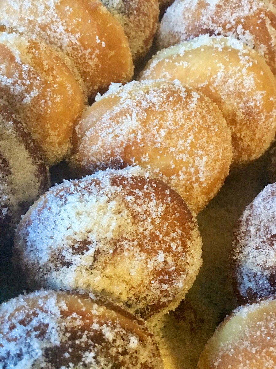 Justlovefood's tweet photo. What do you do when it’s raining....doughnuts ! #doughnuts #sugar #loadsofsugar #pastry #delicious #scotland #leith https://t.co/VfzZgCqLHq