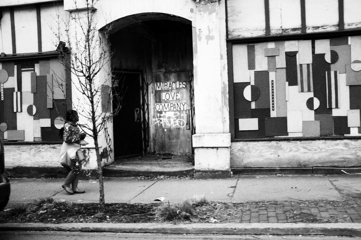 Miracles Love Company, Pittsburgh PA
#streetphotography #wilkinsburg #pittsburgh #grafitti #blackandwhite #sidewalkstories 

sidewalkstoryteller.com