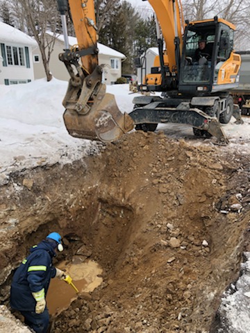 CUPELOCAL508's tweet photo. #Cupe 508 members are happy to be back to work today! Repairing a Water Main Break on Lilac Cres. #Fredericton https://t.co/e22bnJ0N63