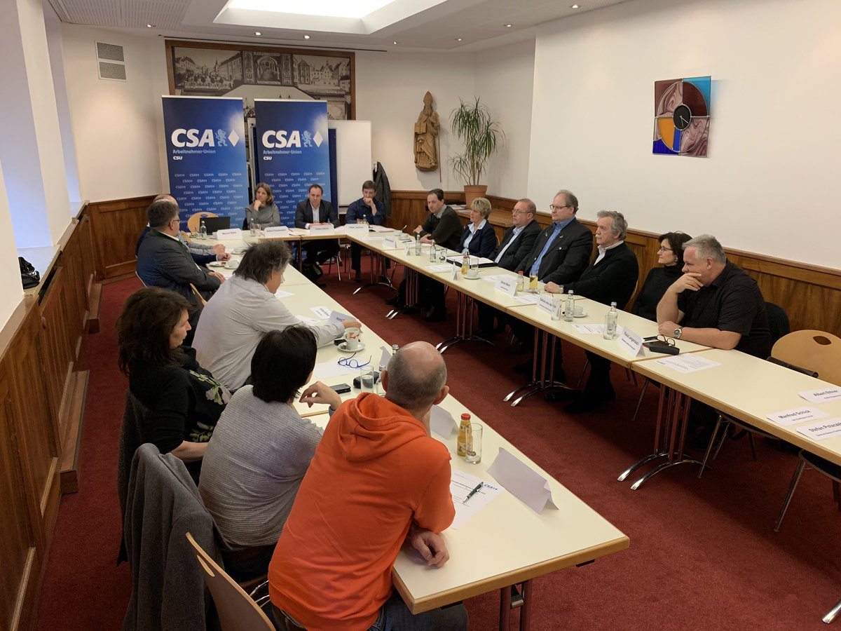 CSA_Bayern's tweet photo. Erste #Betriebsrätekonferenz der @CSA_Bayern der @CSU 2020 in Regensburg. Diesmal im gemeinsamen Gespräch mit @dieFreudenstein. Wichtige Themen heute: Jobwegfall durch die Digitalisierung, Stellenabbau in der Automobilbranche und Tarifflucht im Einzelhandel. https://t.co/ge80r3pdgJ