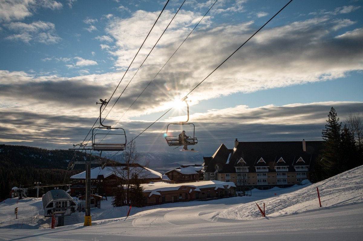 SchweitzerID's tweet photo. The commute to work after a long weekend sure can be tough sometimes. #midweekbliss #TheStruggleIsReal https://t.co/Of77t9Vl9k