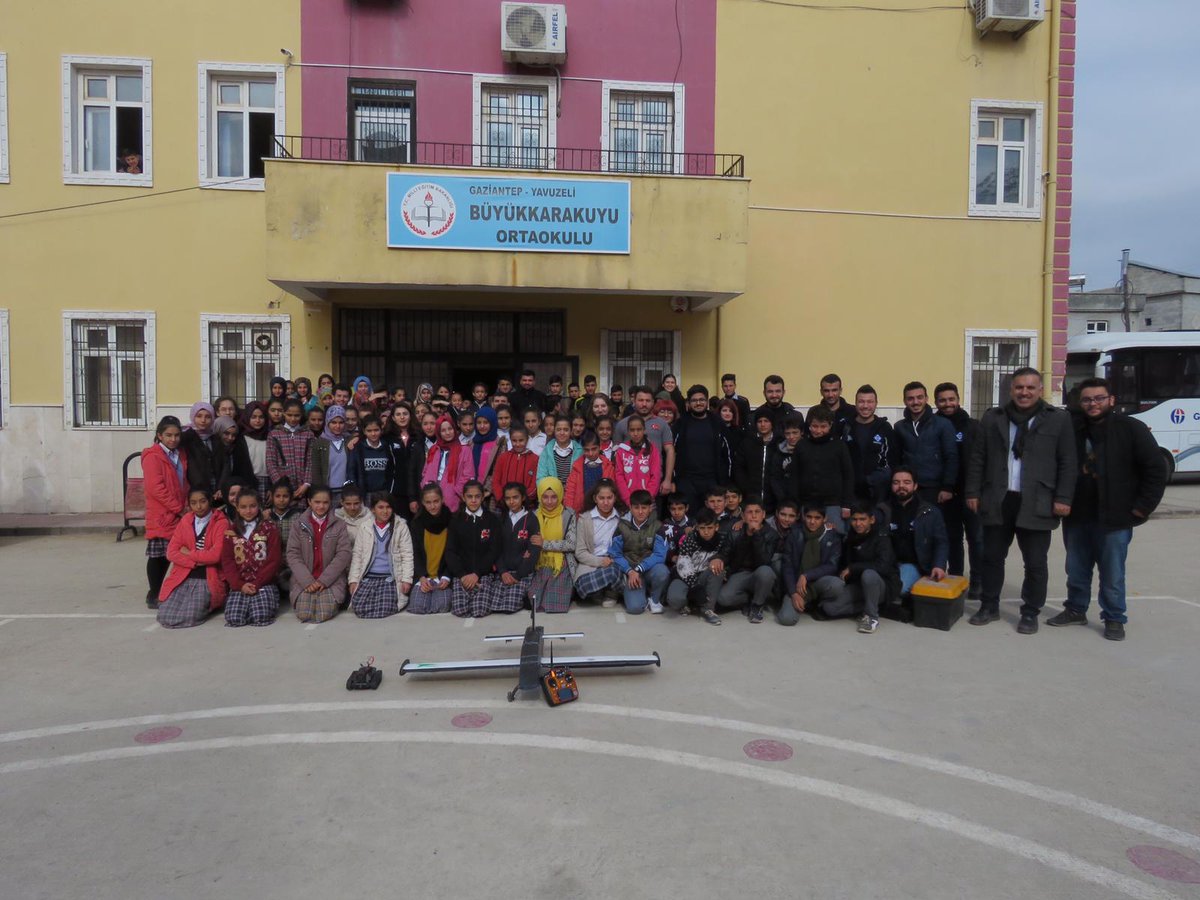 Yavuzeli_mem's tweet photo. @GAUNORET  Bugün ilçemiz köy okullarındaydi, çocuklarımıza mühendisliği anlattılar, sorularını yanıtladılar. Kimbilir geleceğin mühendisleri belki bu köyde.
@gul_davut
@RmznTaskin
@buyukkarakuyuo1
@yasintepe 
@Selcuk 
@IlmemArge27 
@ali_tiryakiog https://t.co/uXpFKxTzKm