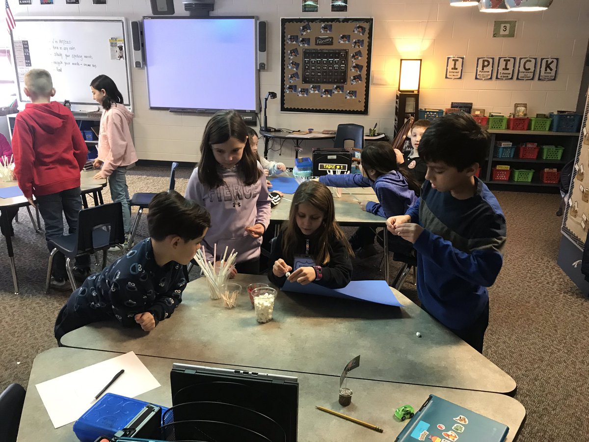 PVFlight406's tweet photo. STEM activity has these kiddos thinking and working together! #STEM #3rdGradeRocks @PVEaglesD46 https://t.co/0njMDFHrVq