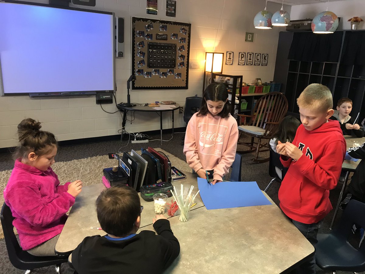 PVFlight406's tweet photo. STEM activity has these kiddos thinking and working together! #STEM #3rdGradeRocks @PVEaglesD46 https://t.co/0njMDFHrVq