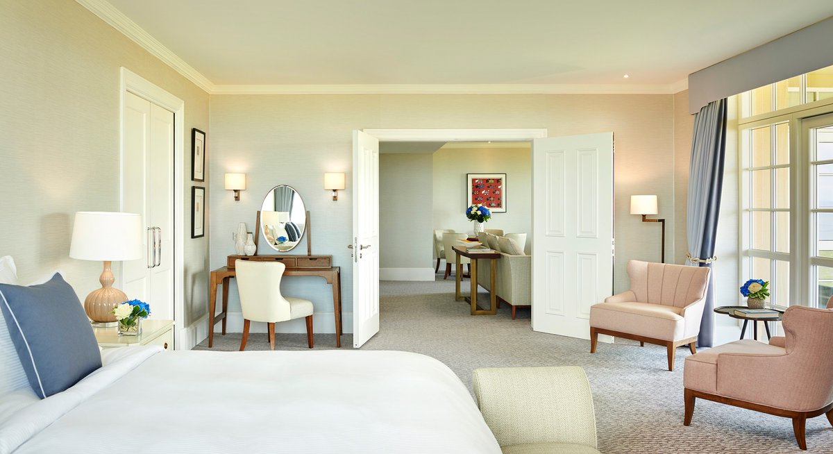 Your home away from home awaits you. . . Tag someone who needs to take you here! 🙌😍 #SuiteLife