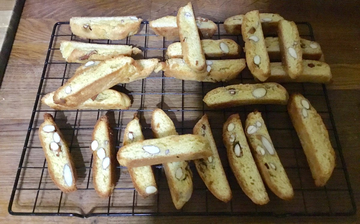 Love_Austria007's tweet photo. So hubbyβs output from the kitchen today are these Italian biscuits called Cantucci. #menthatbake https://t.co/h1IJQGgxr8
