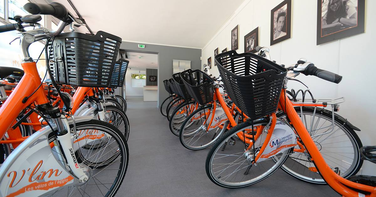 LimMetropole's tweet photo. #ConseilCommunautaire | Évolution du service V’LiM.  
Au 1er mai 2020, Limoges Métropole mettra en place une aide financière à l'achat de son propre vélo et les V'LiM réformés seront reconditionnés et pourront être vendus. https://t.co/6D2wYlgjQP