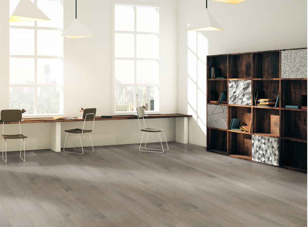 hflooringgroup's tweet photo. Looking for the perfect neutral tone? Look no further than Harris' Vintage Hickory Abstract Pewter! Who else loves the simplicity and balance this floor offers? 😍⁠ https://t.co/j98skq2l2e