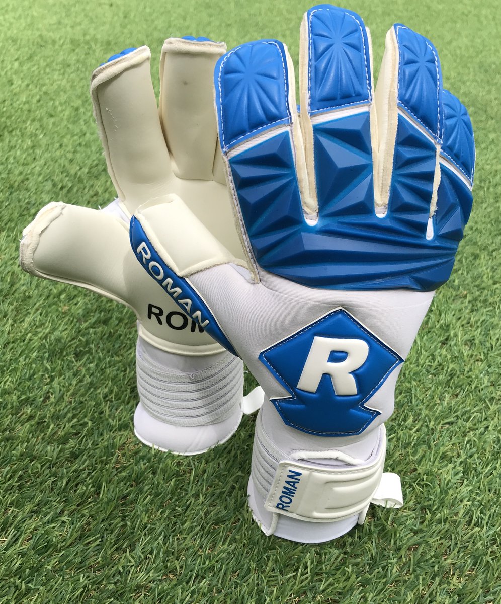 RomanGKgloves's tweet photo. 🔵⚪️Roman Glacier⚪️🔵

£25

- Neoprene Body
- Double Elastic Strap
- Easy Access Sleeve
- 3D Gel Silicone Punch Zone 

https://t.co/WghozGLgmf 

#romangk 
#glacier
#football
#goalkeeper https://t.co/VBghMA8bTe