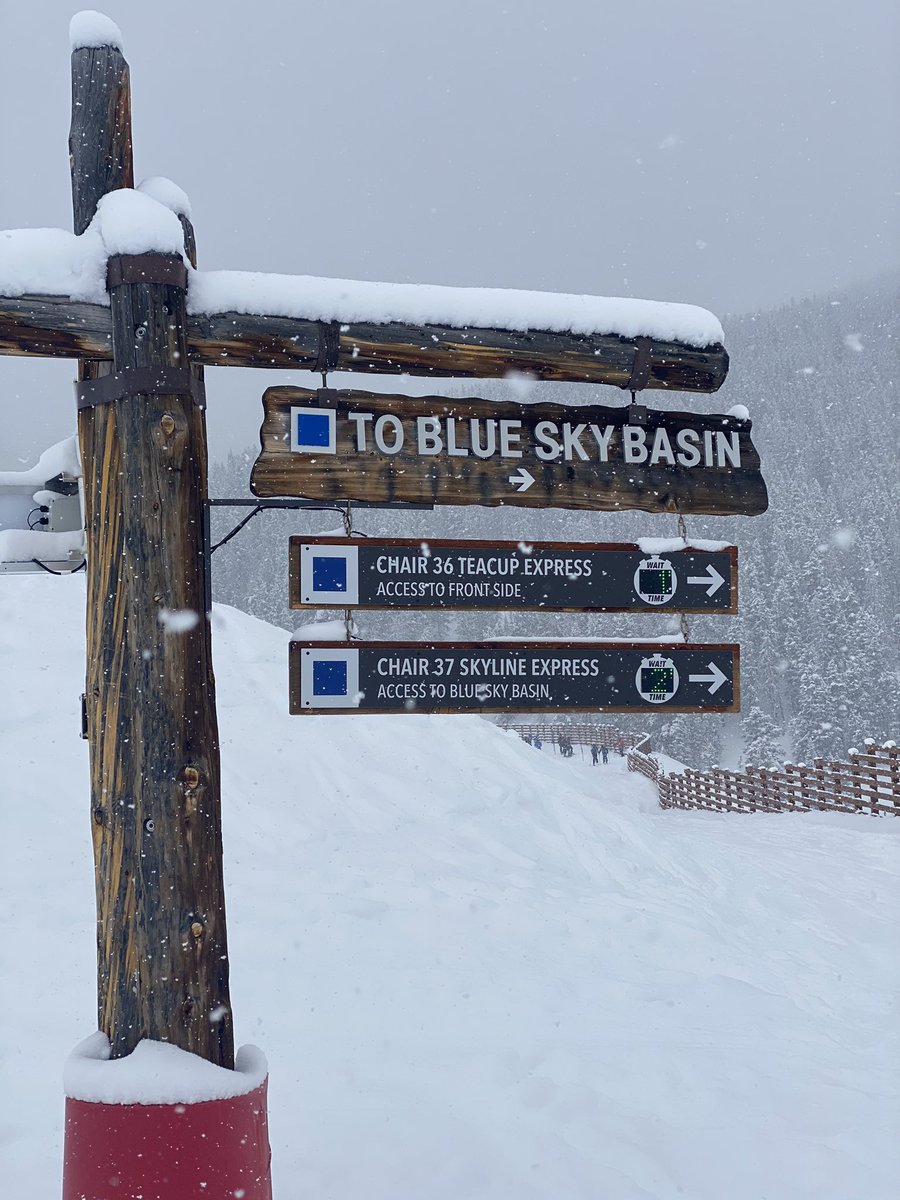 vailmtn's tweet photo. We’re always trying to make improvements to how we communicate!  Check out our new solar-powered signs to help you maximize your time on the mountain! https://t.co/uBrvZjTswV