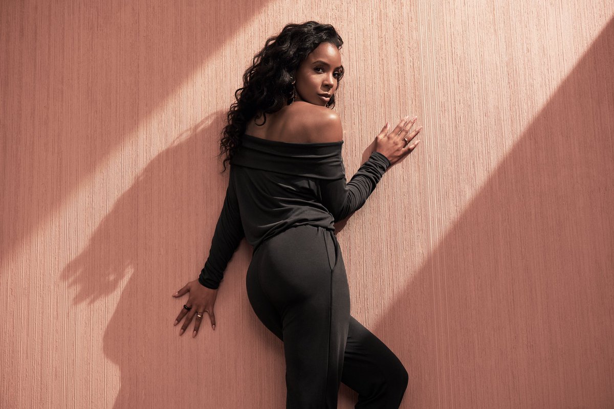 KELLYROWLAND's tweet photo. The perfect jumpsuit to take you from day to night. Shop the #KellyXFabletics collection: https://t.co/muezKarFdV https://t.co/A4e4Y1fx1A