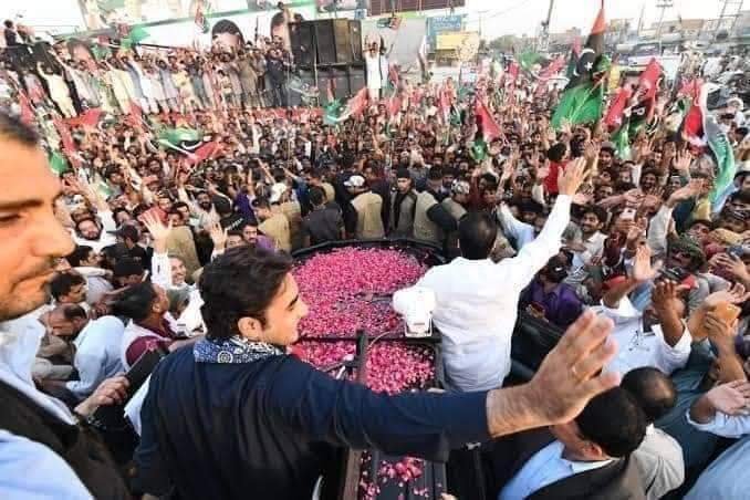 FalakMahar3's tweet photo. لاہور میں چئیرمین پیپلز پارٹی بلاول بھٹو کا جیالوں نے پرجوش ویلکم کیا https://t.co/BD0LghE23B