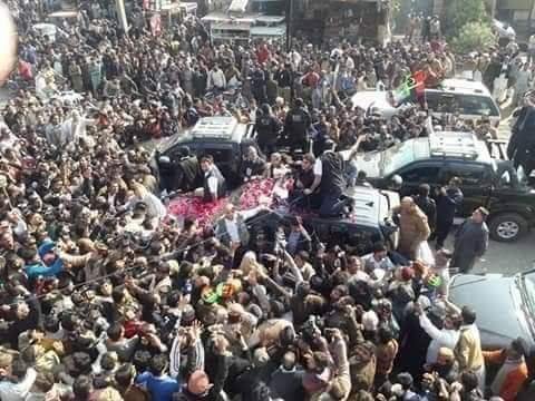 FalakMahar3's tweet photo. لاہور میں چئیرمین پیپلز پارٹی بلاول بھٹو کا جیالوں نے پرجوش ویلکم کیا https://t.co/BD0LghE23B