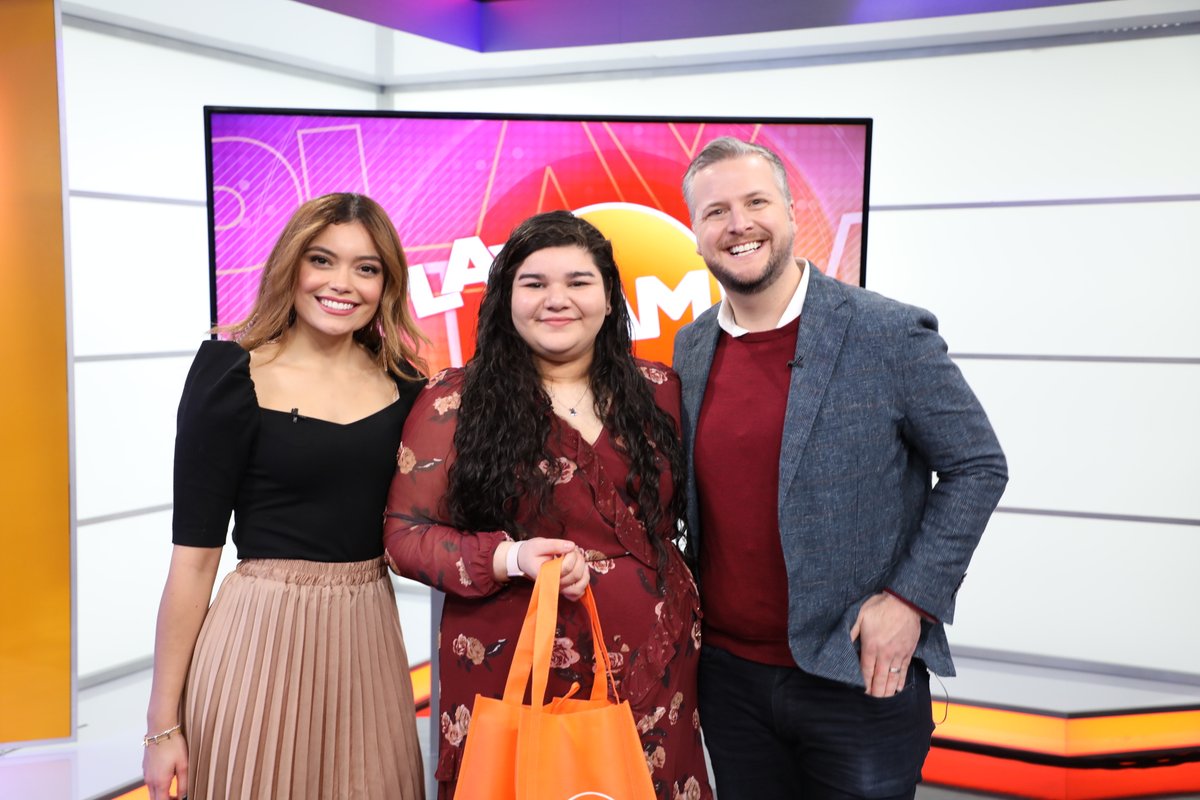 OnTheBlockChi's tweet photo. in text: 📺👀❤️
in person: we have the best viewers
at a gala: 𝓌ℯ 𝒽𝒶𝓋ℯ 𝓉𝒽ℯ 𝒷ℯ𝓈𝓉 𝓋𝒾ℯ𝓌ℯ𝓇𝓈

(Pssst, you can come in studio to #PlayTheJam too! Enter here: https://t.co/R6XZRcn1ZF) https://t.co/Qhn6rzVFh4