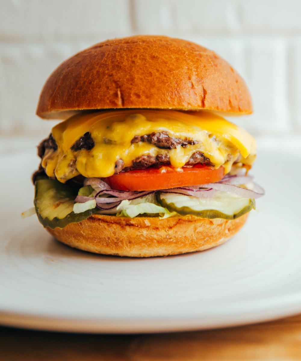 You know what pairs well this Cali Griddle Burger? A $3 beer. 😎 Belly up in the Bar or Market area for Happy Hour specials, every day from 4 - 6PM. bit.ly/2wiPqOx