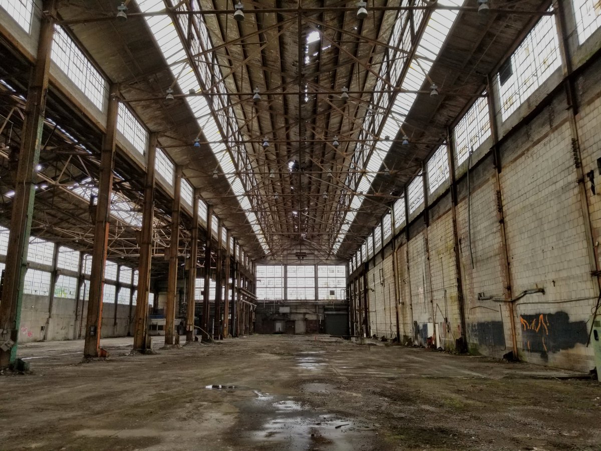 mcCallumSather's tweet image. Built in 1912, the Glass Warehouse was an #industrial manufacturing facility. Recently acquired by @MIP_Hamilton, it houses many industrial #heritage features unique to this time period. Stay tuned to see the strategic vision for this #adaptivereuse project and campus unfold.