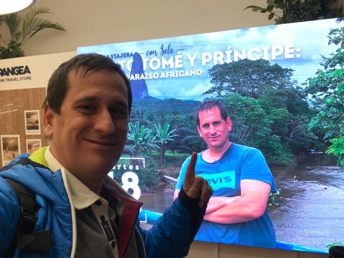 elrincondesele's tweet photo. Ya estoy en la nueva @PangeaES #Valencia. Y mirad a quién encuentro. ¡Qué pasada de local! Os lo recomiendo si estáis o venís a la ciudad #ViajaconSele #PangeaBcn https://t.co/NFJxp1hdjT