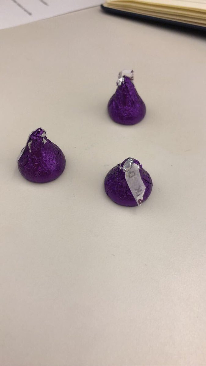 AlexTownsend17's tweet photo. I make my lunch every night and my dad sneaks Hershey Kisses in it. #thelittlethings https://t.co/wTP2Y52KxF
