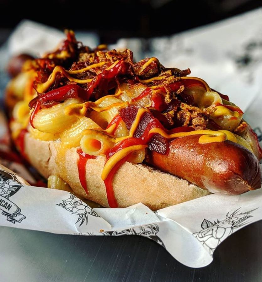 Can’t blame you for droolin’ … this dawg is STACKED! 😍 🌭 <a href="/jacksmacncheese/">Jackalope's All American</a>  top this with French’s, candied maple bacon and mac n’ cheese 🤤💛