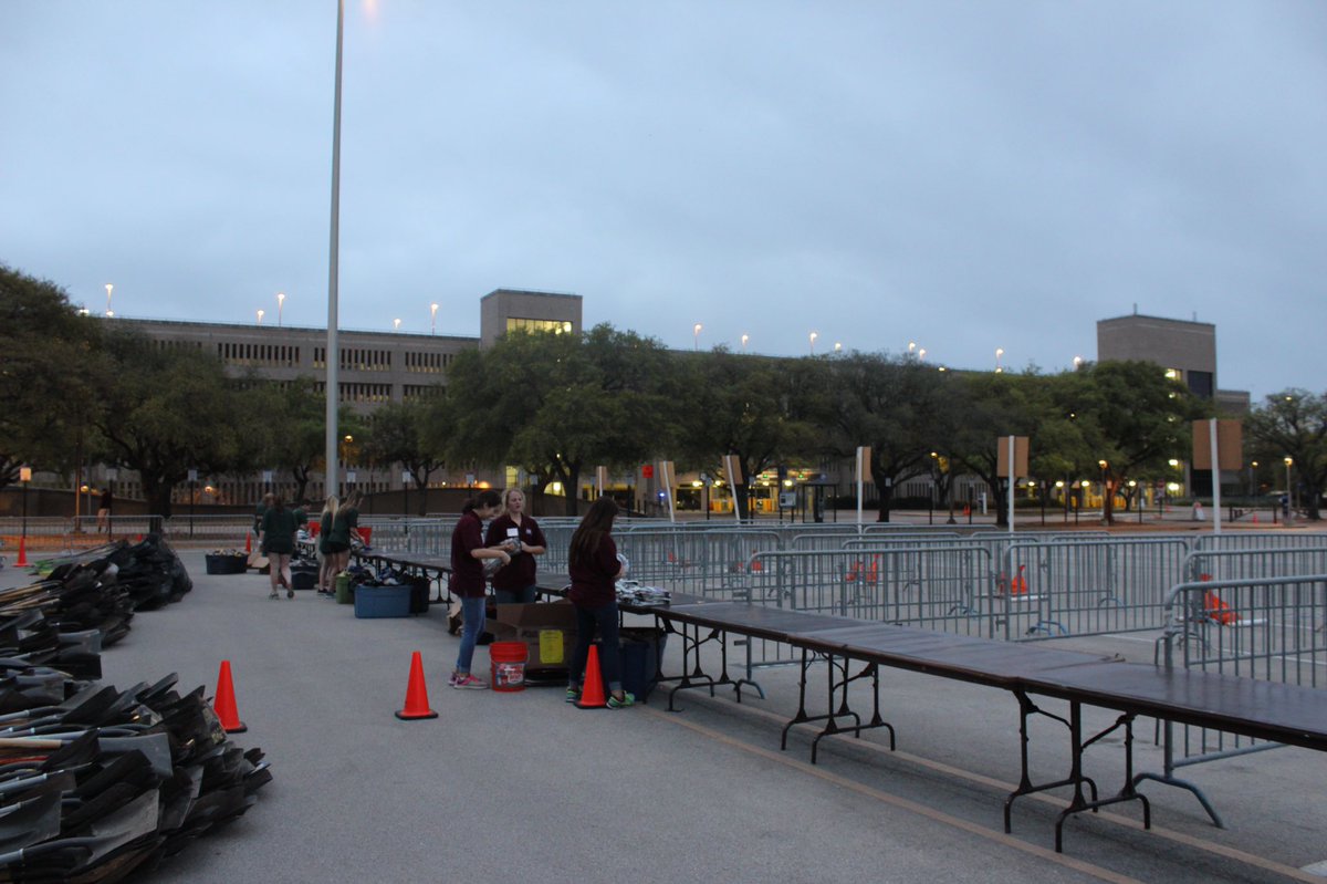 TheBigEventTAMU's tweet photo. Have you ever wondered what it looks like to pass out over 27,000 tools in under 30 minutes to thousands of students? We hope you get to witness it on March 28 this year! #tooldistribution #TheBigEventTAMU #TheBigEvent2020 #tamu #tradition https://t.co/lt8stSYg3H