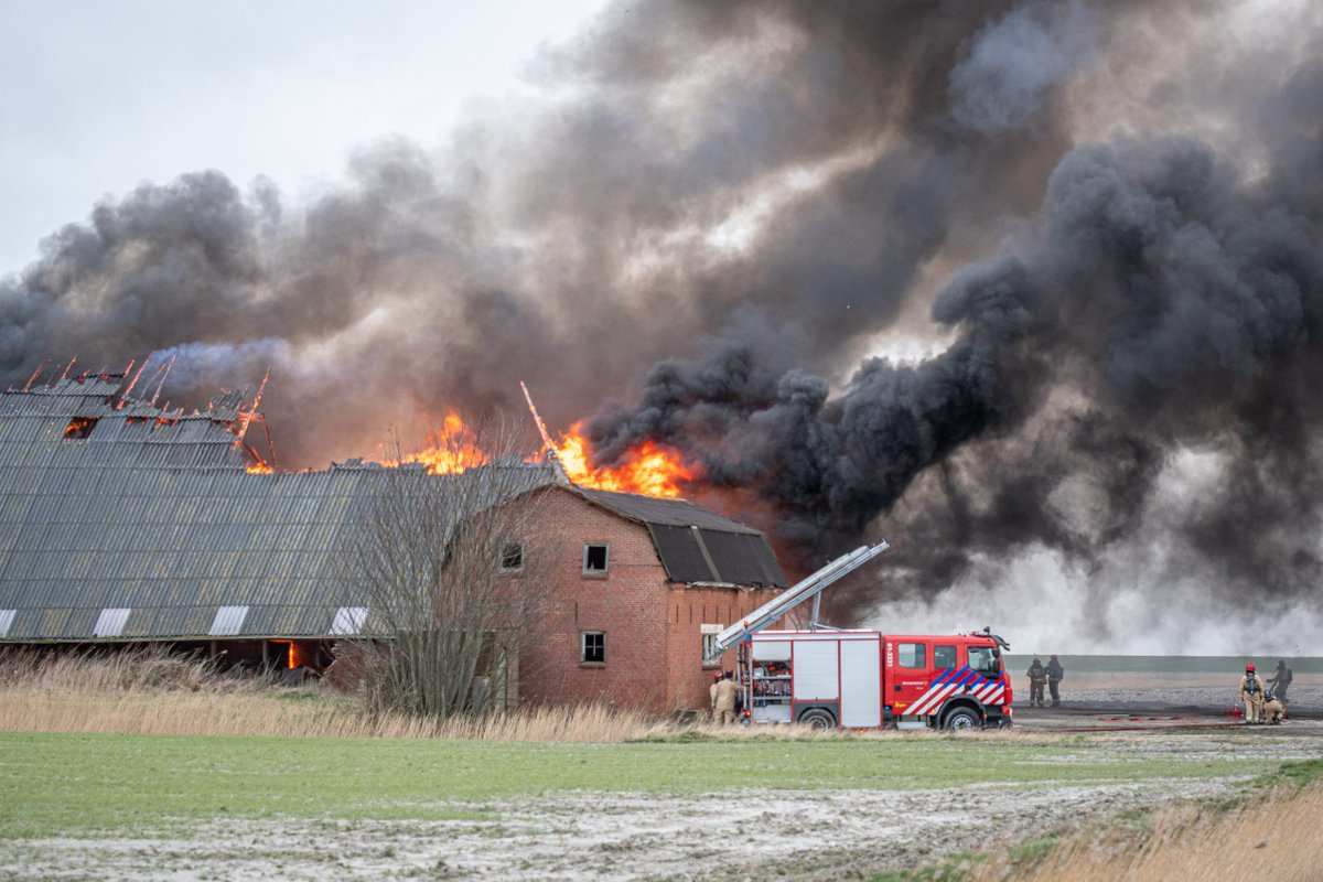 Grote brand verwoest boerderij -..