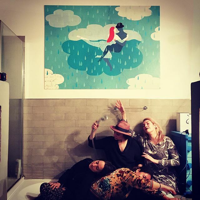 AnnaGodeassi's tweet image. “ Love inside a cloud” #painting for @glorianavone e bellezze al bagno •
•
@rachelebastreghi @montaltola @chiararomagnoliphotography 
#illustrationwork #illustationartist #illustrationnow #illustration_daily #illustratoriitaliani #artist_sharing #art… ift.tt/3bPNFsv