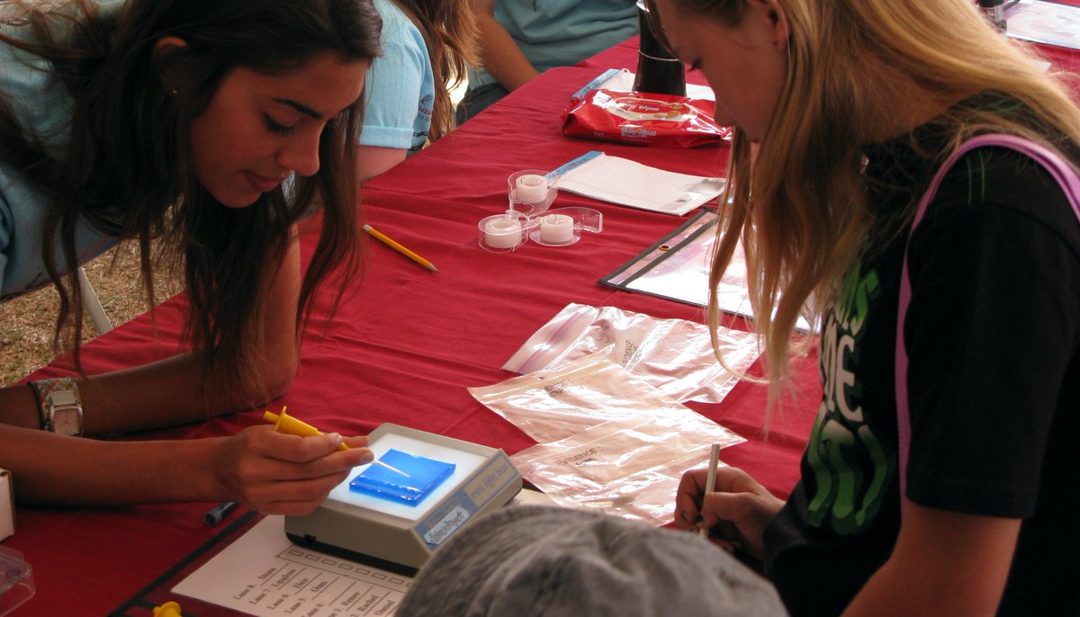 UAZBIO5's tweet photo. Last but certainly not least, to support #NationalDNADay the UAZ DNA Day Team seeks volunteers in April for their outreach events. Visit local #Arizona high schools to engage &amp; teach 9th and 10th grade students with fun science activities. Sign up today! https://t.co/d5FsOv77dc https://t.co/1OGSWUpHhi