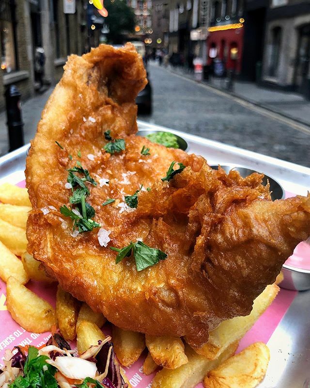 at <a href="/inkfishbar/">Ink Fish Bar</a> <a href="/sevendialsmkt/">Seven Dials Market</a> cos when @j_paterson1988 and <a href="/lucemee/">Luce Mee</a> decide to donate £1 from every portion of FISH AND CHIPS sold to @clerkenwellboyec1’s #australiaisburning bushfire appeal, playa is getting FISH AND CHIPS yo.
Hitting up best in class F&amp;… ift.tt/2vIEOIw