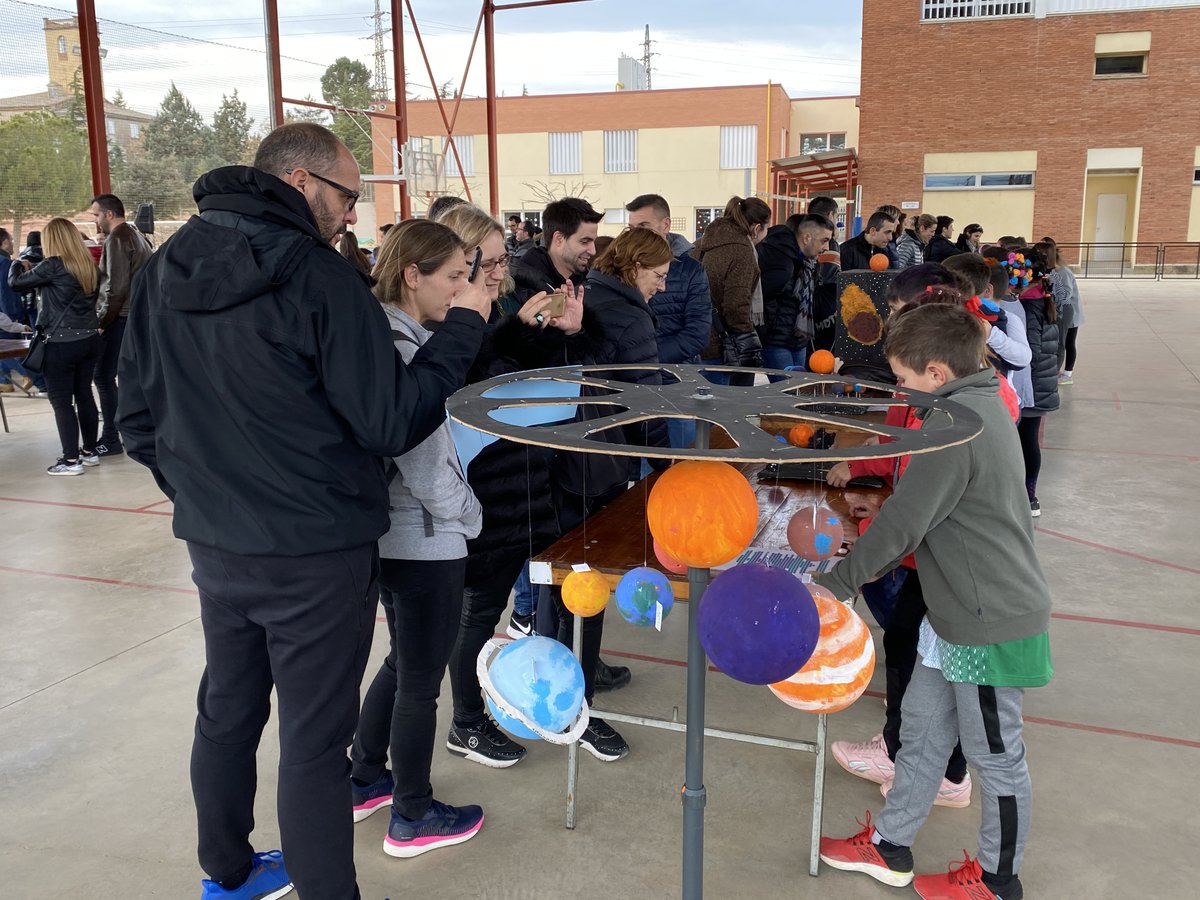 COOPPAIDOS's tweet photo. 4a ed. #PaidosScienceFair Exposició investigacions científiques 🔬 i experiments ⚗️ d'#EducacioPrimaria i #ESO sobre ciències 🧬 Visita de famílies i entrega de premis 🏆 #TotsSomPaidos #ProjectesPaidos #EsdevenimentsPaidos @montpeita @FTrams @EscolesCoop @AjSantFruitos https://t.co/4GFf0heTZa