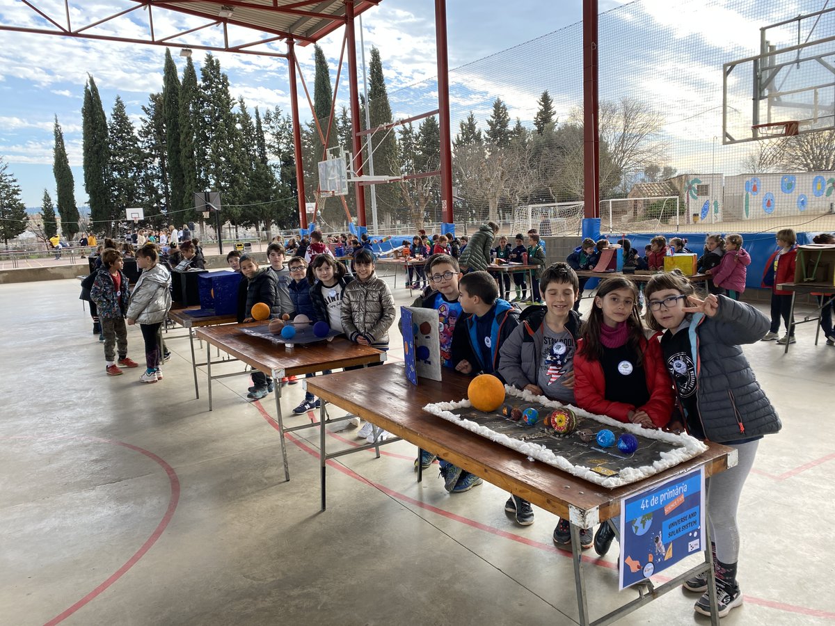 COOPPAIDOS's tweet photo. 4a ed. #PaidosScienceFair Exposició investigacions científiques 🔬 i experiments ⚗️ d'#EducacioPrimaria i #ESO sobre ciències 🧬 Visita de famílies i entrega de premis 🏆 #TotsSomPaidos #ProjectesPaidos #EsdevenimentsPaidos @montpeita @FTrams @EscolesCoop @AjSantFruitos https://t.co/4GFf0heTZa