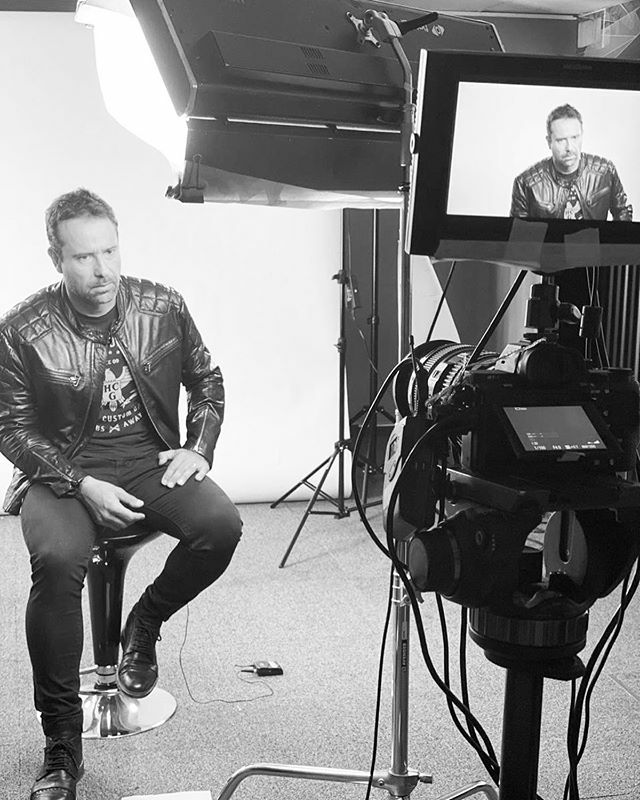 BertinRaffael's tweet photo. Una conexión con uno mismo para poder inspirar a otros , todo eso enfrente de una cámara🎥 ... Alguien lo intento ???? Lo recomiendo ,buenas sensaciones 🤟@lorealpro @academialorealar https://t.co/u3soZ8LrG7 https://t.co/Muz4Gt3ZAZ