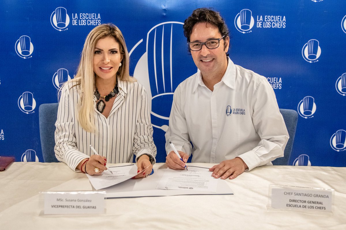 ¡Los sabores ancestrales de Guayas serán protagonistas de la Ruta Gastronómica! 🍲🔥 Sellamos amistad con <a href="/deloschefs/">La Escuela de los Chefs</a> a través de la firma de convenio para continuar la identificación de huecas, potenciar los platos de cada cantón y ubicarlos en un mapa gastronómico. 👨🏼‍🍳 🗺