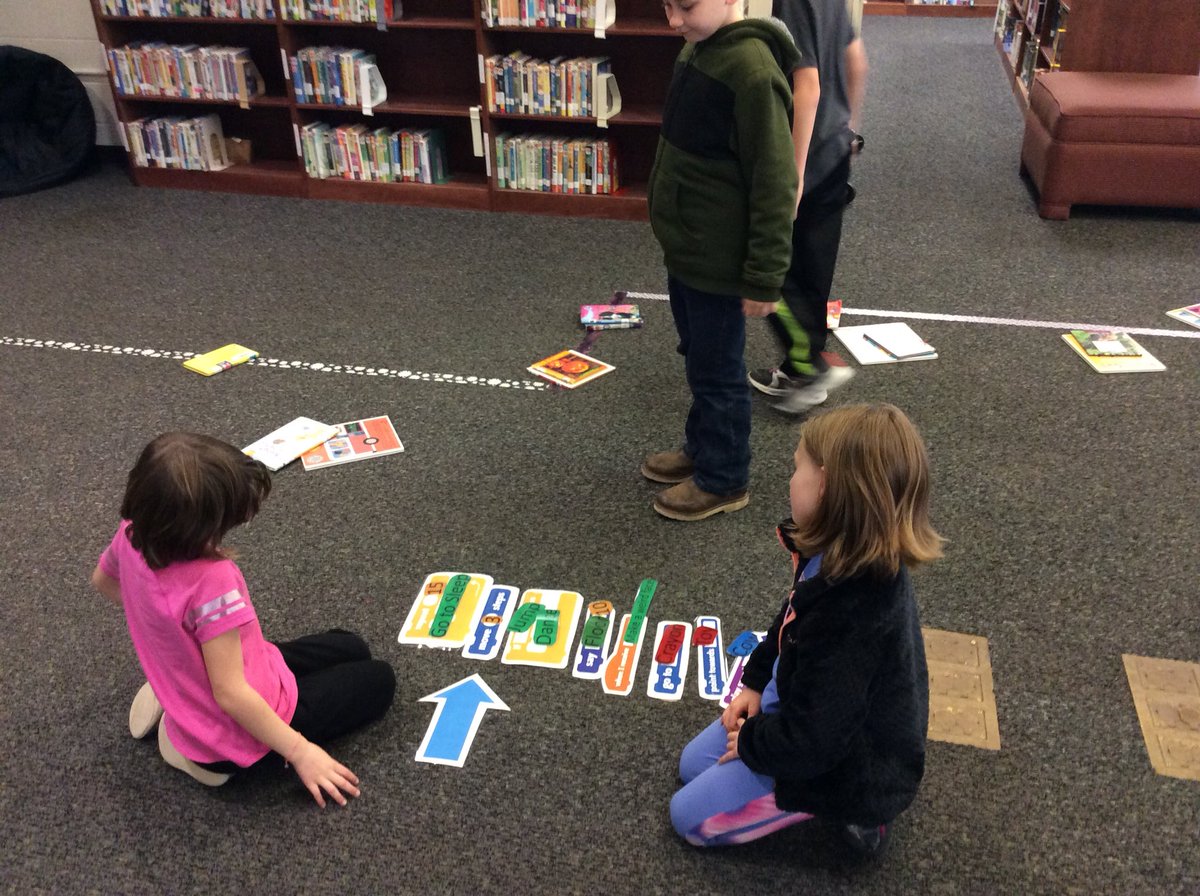 PeeDeeCommons's tweet photo. Live action coding during MakerSpace is always fun! #hcslibrarymedia #impossiblepde https://t.co/TMDZMr6f3N