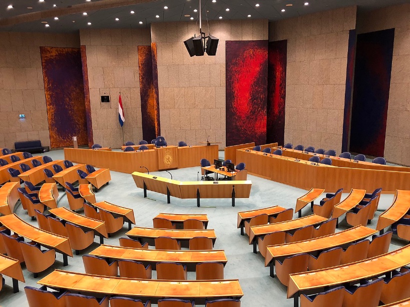 digioverheid's tweet photo. De Tweede Kamer heeft het wetsvoorstel digitale overheid aangenomen. Het voorstel werd ingediend door minister Raymond Knops van BZK. De Kamer nam ook een aantal amendementen en moties aan. #Wetdigitaleoverheid.  https://t.co/jnzqWBzD9Z https://t.co/4Ads7rRGYE