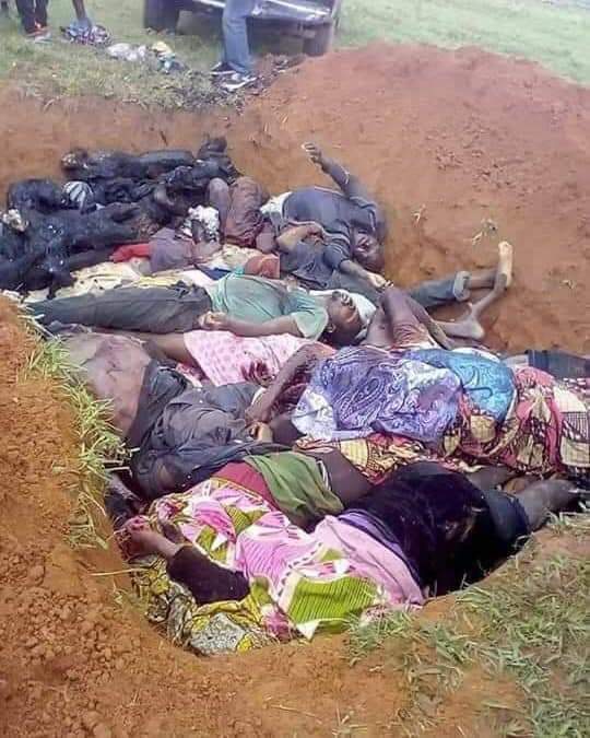 SenatorPenn's tweet photo. Viewer discretion
#NgarbuhMassacre
Is this what the civilized International wants to turn a blind eye to?In 1996,the world stood late to say #NeverAgain to crimes against humanity in #Rwanda.
What has #Ambazonians done to be butchered,burned alive and buried in a mass grave?
@hrw https://t.co/7yHREFj0l2