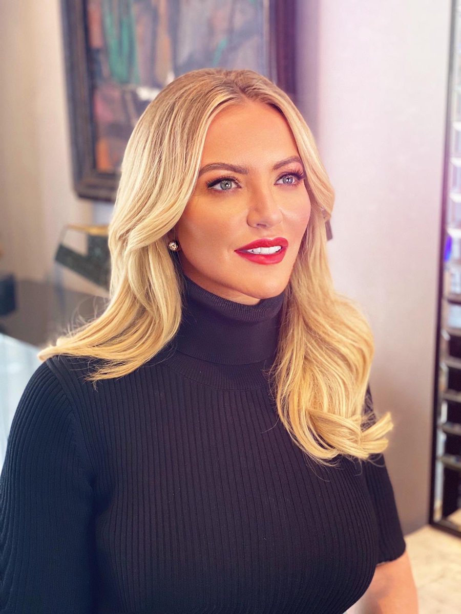 Never underestimate the power of red lipstick &amp; high heels 💄