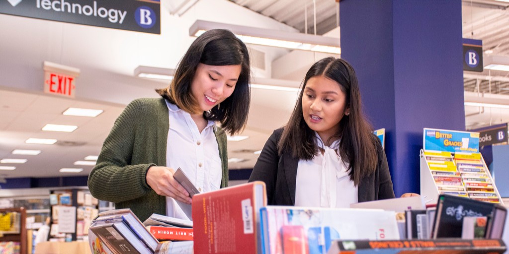 BaruchCollege's tweet photo. Expand your cultural horizons and make new friends as a member of Baruch’s Conversation Partners Program! Learn more and sign up before Friday, Feb. 21. https://t.co/flb2j3gHwo

#Baruch #BaruchPride #BeBaruch #BaruchCommunity #InternationalStudents #CulturalExchange #CUNY #NYC https://t.co/qW17yJsjmn
