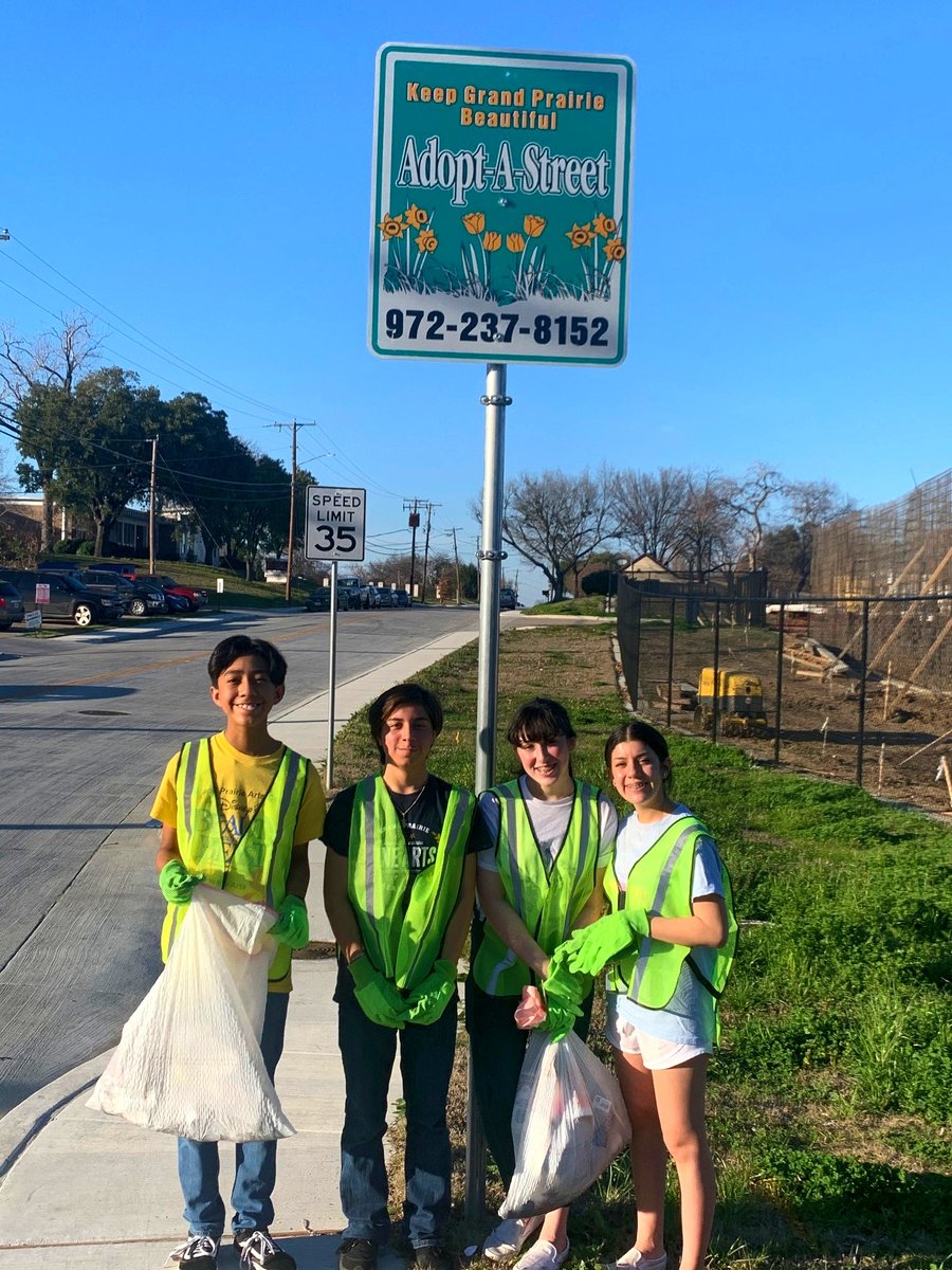 gp_tx's tweet photo. Big shout out to the National Honor Society students from the Grand Prairie Fine Arts Academy for helping #KeepGrandPrairieBeautiful
To learn more about Keep Grand Prairie Beautiful or to find volunteer opportunities visit https://t.co/8fpl0u2ynz https://t.co/rc78s8LRJI