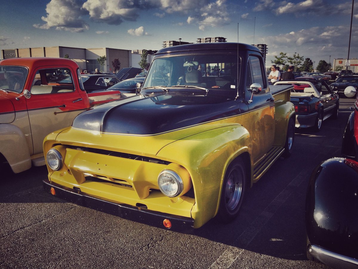 We're spreading our ❤️ to all the 2-Tone #ClassicTrucks for #TwoToneTuesday! 🚚

What's your favorite 2-Tone color scheme? Show us in the comments!