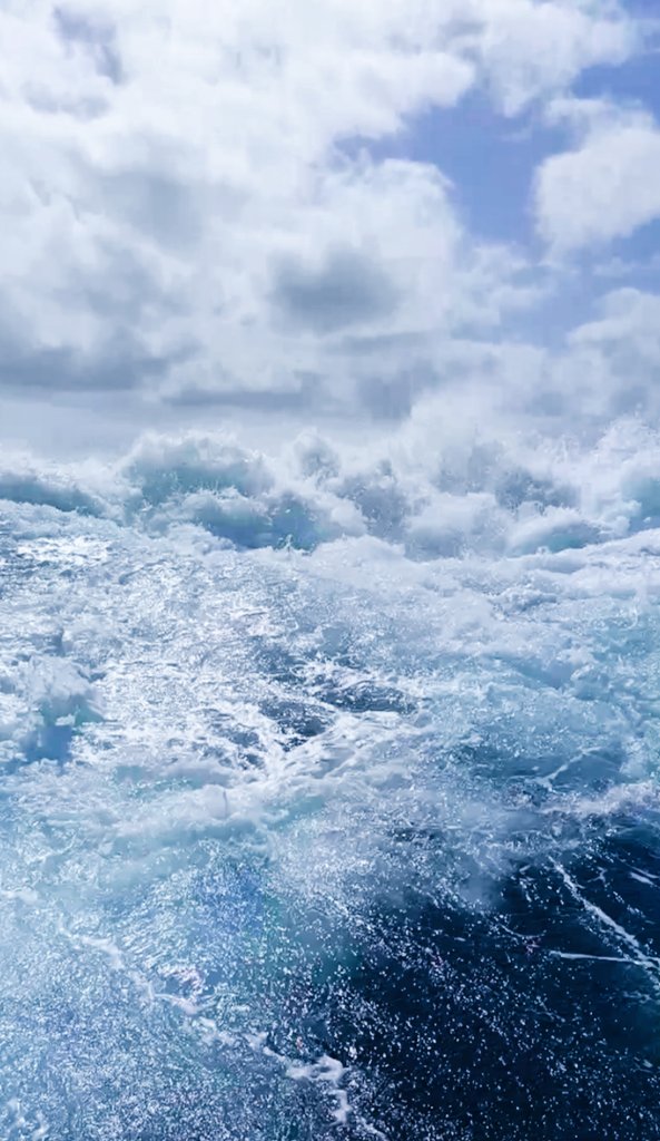 MariaFR_90's tweet photo. When the ocean blends into the clouds ๐๐ #passionforoceanography #jc191 #roomviews @NOCnews @CLASS_UKRI https://t.co/WnbkTjleNX