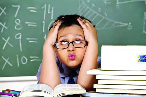 ibadanmedicine's tweet photo. You are doing Till-Day-Break and Morning-Till-Night reading because of #ExamsInUI.

Mama and Papa are praying that you excel in flying colours so you are doing your best to get scores they can be proud of, right?

Yes, but at the expense of your health?
#LearnwithUIMSA https://t.co/1nDhRBhY3e