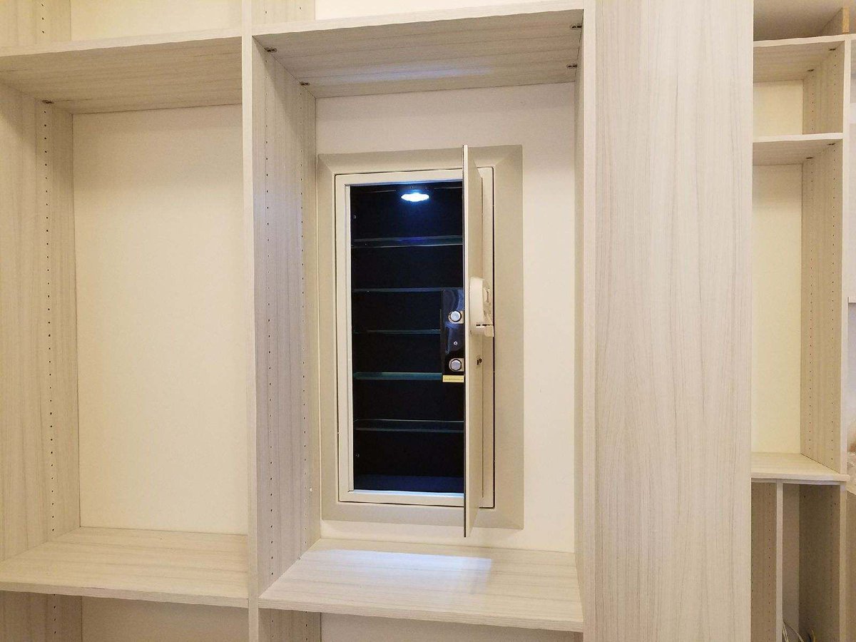 digitalsafes's tweet photo. My favorite model of all our wall safes is the Diamond! It is double the size of our three smaller safes, has a hidden compartment, and the my favorite part is that it is made right here in Denver!
#buylocal #closetsafe #wallsafe #homesecurity https://t.co/SaVmMEltaB