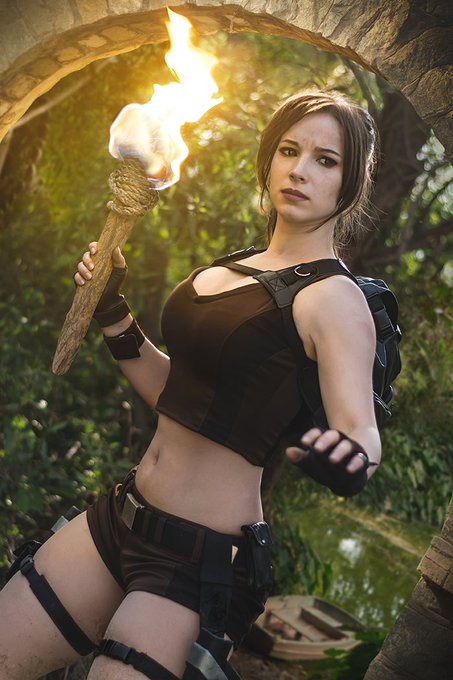 I think I never shared this Lara photoshoot here! 😉💪🔥  Costume made by me photos by @CesarinCool https://t