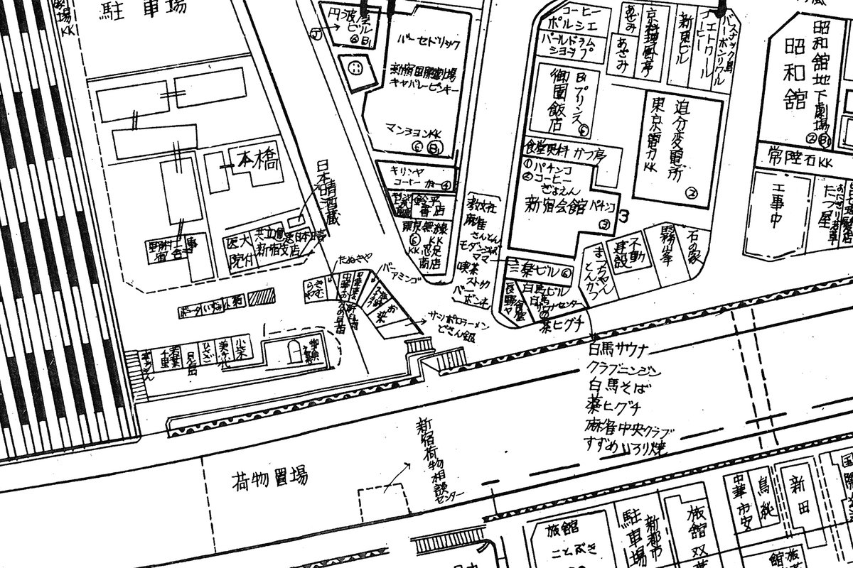 菊千代 80年代初め頃か 新宿駅東南口の風景 荒木経惟の写真集より転載 個室ヌード ボニータ の位置が確認できた 荒木経惟 アラーキー 新宿駅