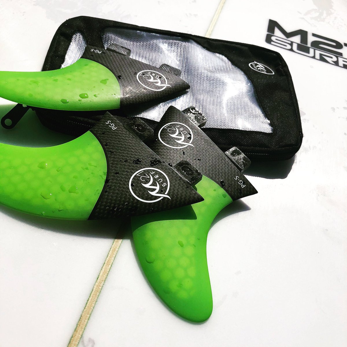 M21Surf's tweet image. Carbon Fiber is more for function than form... #thruster #trifin #shortboard