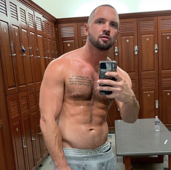 Gym vibes. Follow my story on IG for more https://t.co/CImp5puApe https://t.co/zcEubspEcF