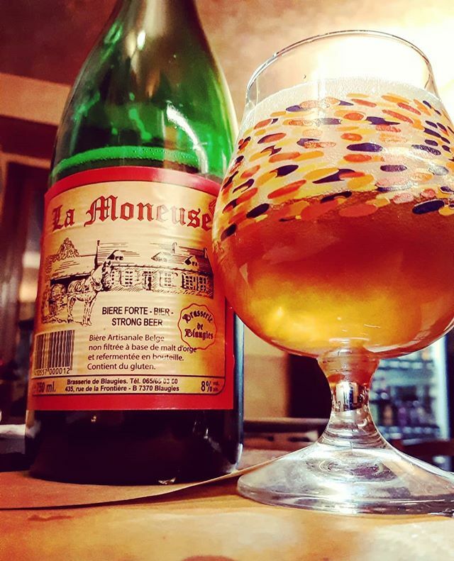 diveteree's tweet photo. Una saison come deve essere: un bellissimo equilibrio tra eleganza e rusticità, La Moneuse di Brasserie di Blaugies .
#saison #farmhouse #farmhouseale #belgium #belgianbeer #blaugies #birra #bier #biere #beer #beertasting #beergeek #beerporn #beerstagram… https://t.co/06FAoy9aRX https://t.co/RJmAk3eLaV