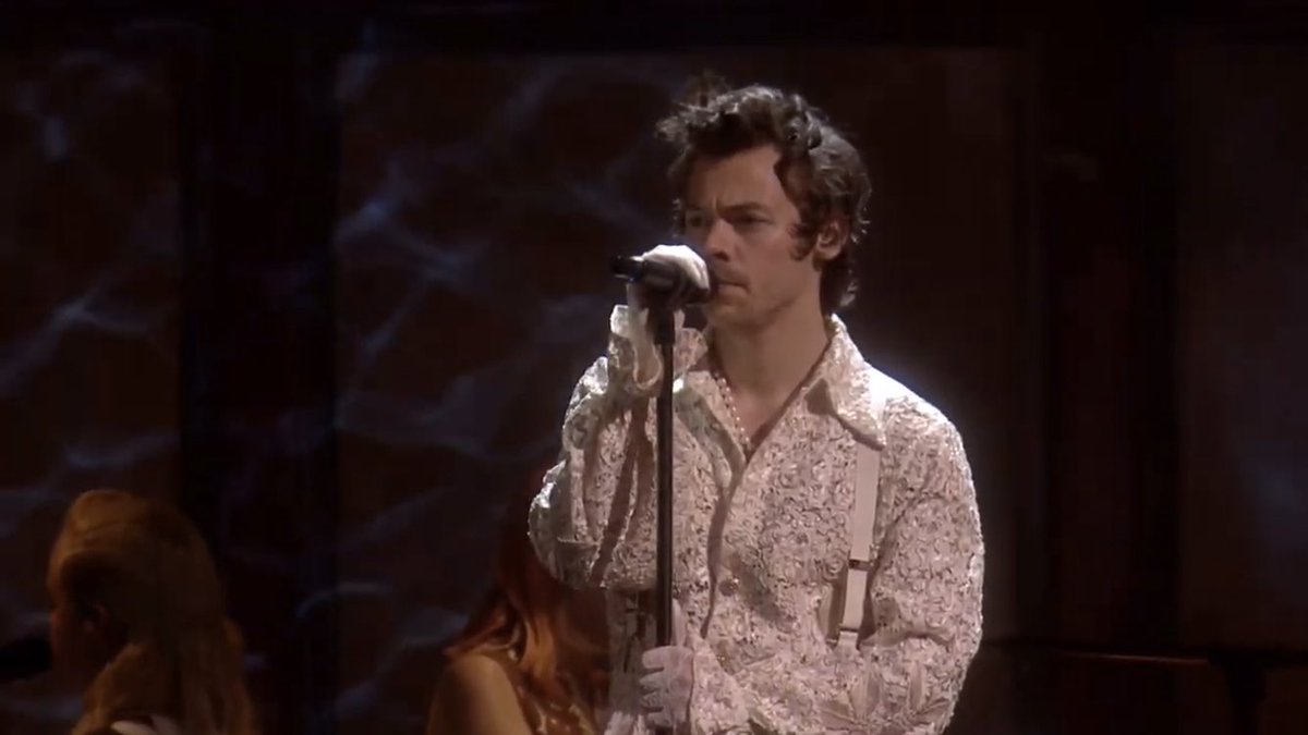 wssxo_'s tweet photo. @Harry_Styles im still in shock๐คญ The best performance that I ever saw in my whole life , love uโค๏ธ@BRITs #BRITs #BRITsawards #harrystyles #harrystan #harries #tpwk #proud #performance https://t.co/UPYv4NJ4ss