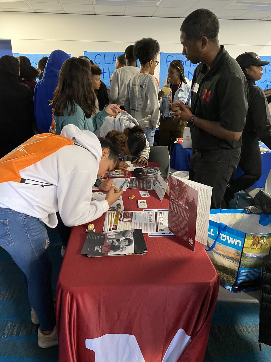 CCUSDSupt's tweet photo. Congrats to CCMS for holding a successful mini HBCU fair today! So exciting! Special shout out to Counselor Phenom Jeanine Lizotte for her vision and her hard work! Another shining example of #culverpride https://t.co/SpGdfhMZat